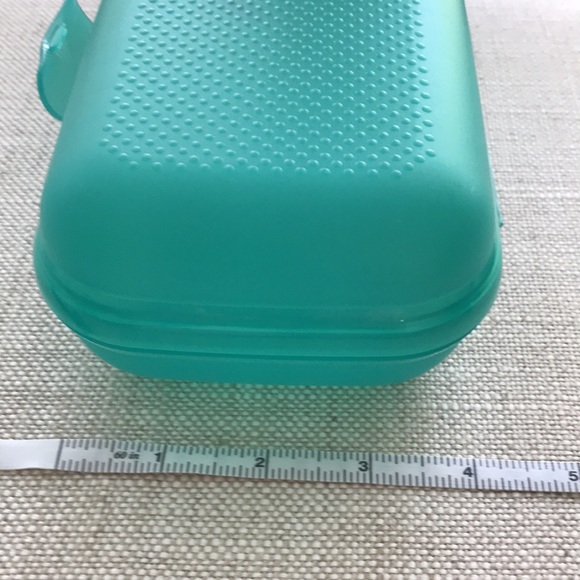Tupperware Container - Picture 8 of 9